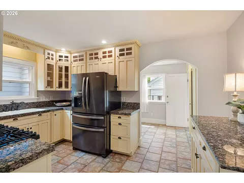 910 E 22nd Ave, Eugene, OR 97405 photo 15