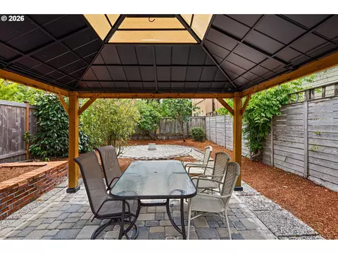 910 E 22nd Ave, Eugene, OR 97405 photo 41