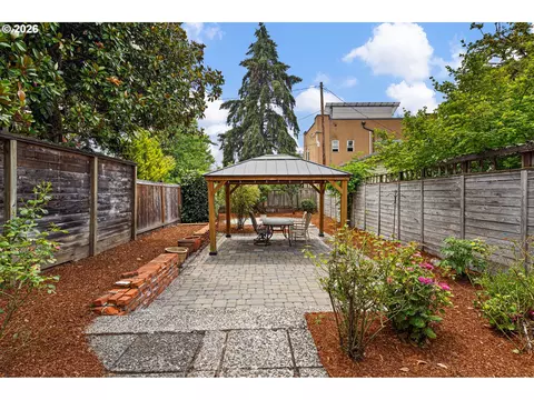 910 E 22nd Ave, Eugene, OR 97405 photo 40
