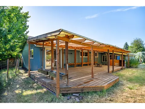 Exterior - 250 Rose Ct, Eugene, OR 97401 photo 6 of 6