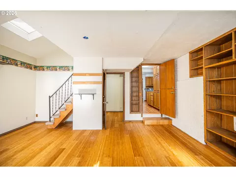 Living - 250 Rose Ct, Eugene, OR 97401 photo 5 of 5