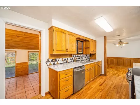 Kitchen - 250 Rose Ct, Eugene, OR 97401 photo 4 of 4