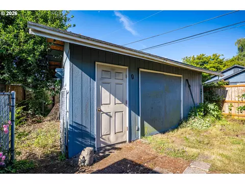 Exterior - 250 Rose Ct, Eugene, OR 97401 photo 1 of 6