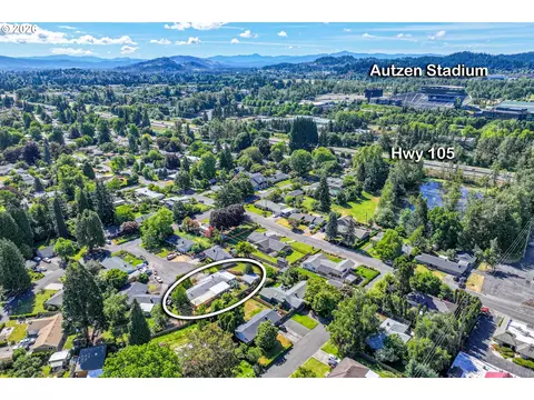 View/Area - 250 Rose Ct, Eugene, OR 97401 photo 4 of 8