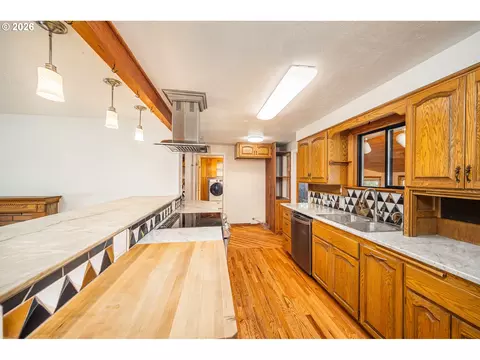 Kitchen - 250 Rose Ct, Eugene, OR 97401 photo 3 of 4