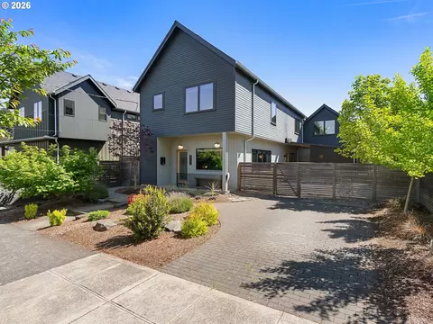 4566 NE Cesar E Chavez Blvd, Portland, OR 97211
