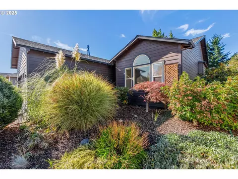 780 Henderson Rd, Hood River, OR 97031