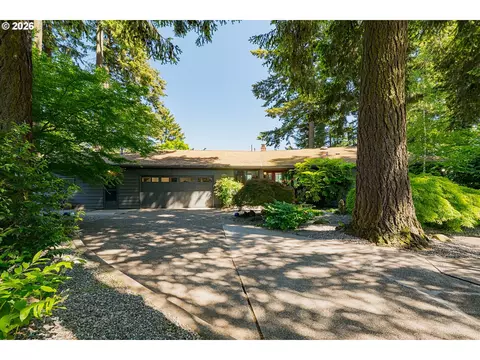 17542 Kirkwood Rd, Gladstone, OR 97027