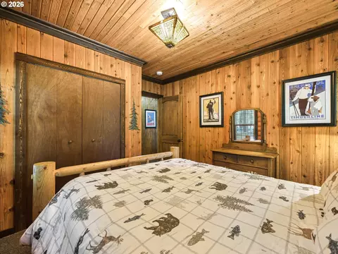 Bedroom - 26845 E Rolling Riffle Ln, Rhododendron, OR 97049 photo 7 of 7