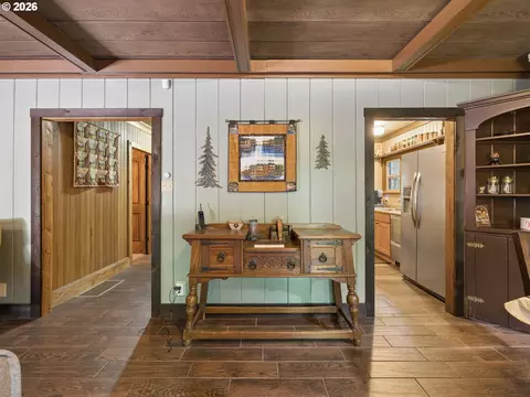 Entry Way - 26845 E Rolling Riffle Ln, Rhododendron, OR 97049 photo 3 of 8