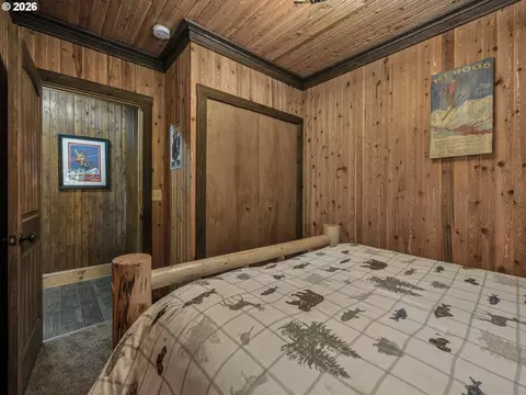 Bedroom - 26845 E Rolling Riffle Ln, Rhododendron, OR 97049 photo 3 of 7