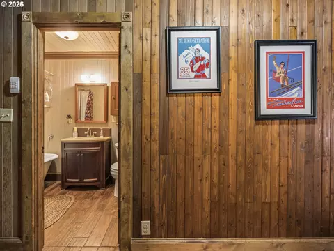 Entry Way - 26845 E Rolling Riffle Ln, Rhododendron, OR 97049 photo 6 of 8