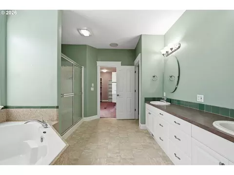 Bath - 91096 Austin St, Eugene, OR 97408 photo 4 of 6