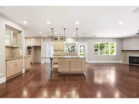Living - 91096 Austin St, Eugene, OR 97408 photo 1 of 3
