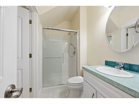 Bath - 91096 Austin St, Eugene, OR 97408 photo 3 of 6