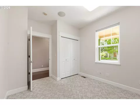 Bedroom - 91096 Austin St, Eugene, OR 97408 photo 5 of 9