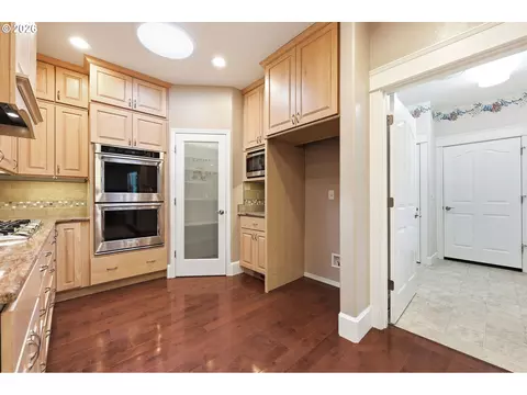 Kitchen - 91096 Austin St, Eugene, OR 97408 photo 5 of 6