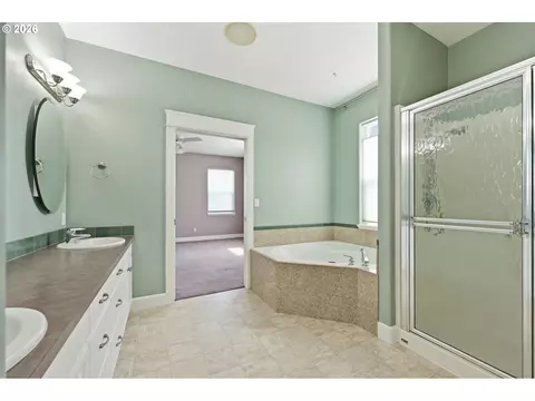 Bath - 91096 Austin St, Eugene, OR 97408 photo 5 of 6