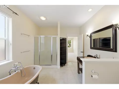 Bath - 91096 Austin St, Eugene, OR 97408 photo 2 of 6