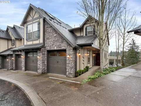 3642 SW Baird St #5, Portland, OR 97219