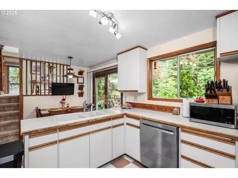 Kitchen - 27828 Gibralter Loop, Eugene, OR 97405 photo 1 of 2