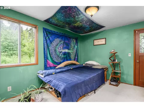 Bedroom - 27828 Gibralter Loop, Eugene, OR 97405 photo 2 of 7