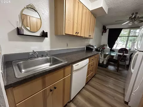 Kitchen - 5495 A Units 69707172 St, Springfield, OR 97478 photo 1 of 3