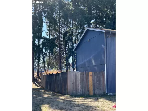 Exterior - 5495 A Units 69707172 St, Springfield, OR 97478 photo 2 of 3