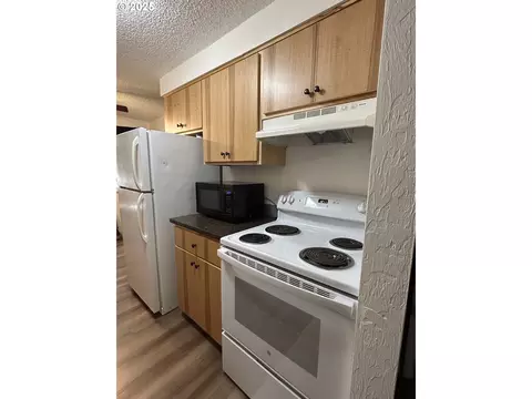 Kitchen - 5495 A Units 69707172 St, Springfield, OR 97478 photo 3 of 3