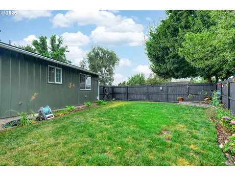 Exterior - 105 SE Kirk Ave, Pendleton, OR 97801 photo 8 of 14