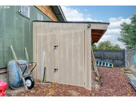 Exterior - 105 SE Kirk Ave, Pendleton, OR 97801 photo 6 of 14