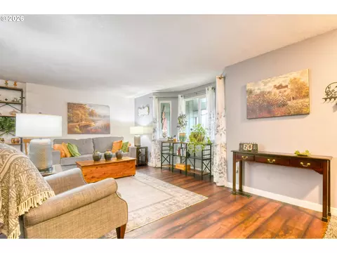 Living - 105 SE Kirk Ave, Pendleton, OR 97801 photo 1 of 4