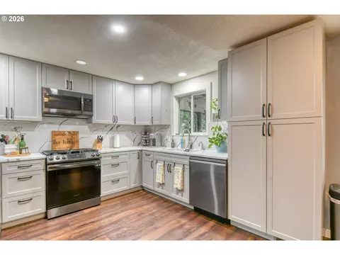 Kitchen - 105 SE Kirk Ave, Pendleton, OR 97801 photo 2 of 6