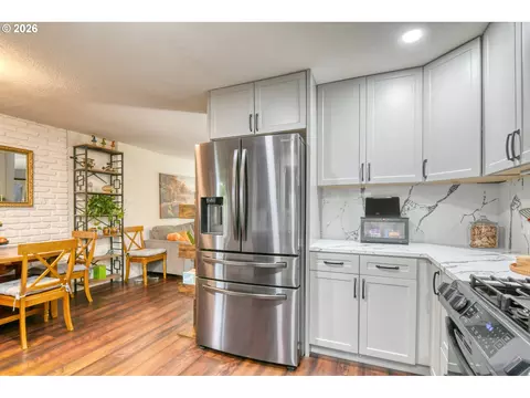 Kitchen - 105 SE Kirk Ave, Pendleton, OR 97801 photo 5 of 6
