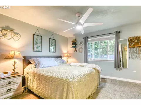Bedroom - 105 SE Kirk Ave, Pendleton, OR 97801 photo 1 of 2