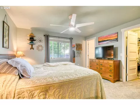 Bedroom - 105 SE Kirk Ave, Pendleton, OR 97801 photo 2 of 2