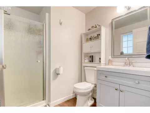 Bath - 105 SE Kirk Ave, Pendleton, OR 97801 photo 1 of 1