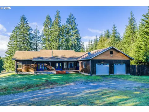 58994 Hampton Rd, Coquille, OR 97423