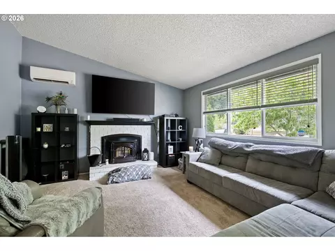 615 Kenmore St, Eugene, OR 97402 photo 4