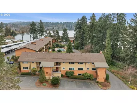 1400 SE Lava Dr # 8, Milwaukie, OR 97222