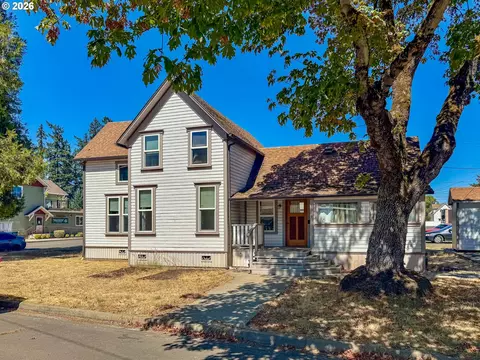 641 W Ballf St, Roseburg, OR 97471
