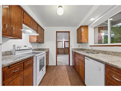 Kitchen - 787 N Terry St, Eugene, OR 97402 photo 2 of 4