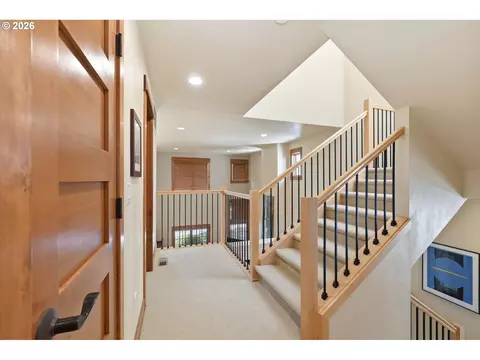 Entry Way - 2909 Lord Byron Pl, Eugene, OR 97408 photo 5 of 7