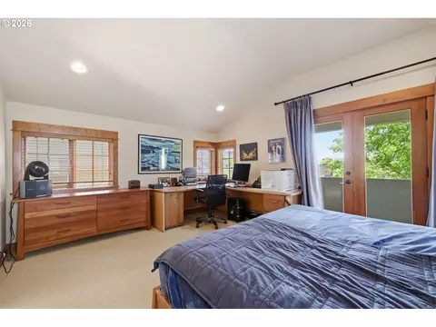 Bedroom - 2909 Lord Byron Pl, Eugene, OR 97408 photo 4 of 4
