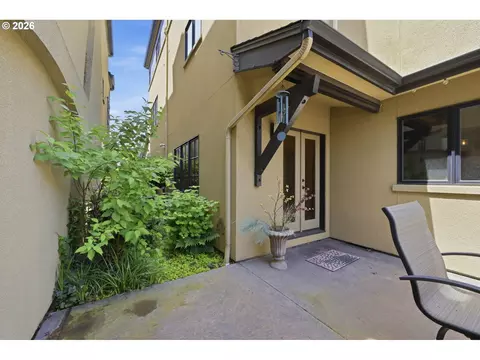 Exterior - 2909 Lord Byron Pl, Eugene, OR 97408 photo 5 of 11