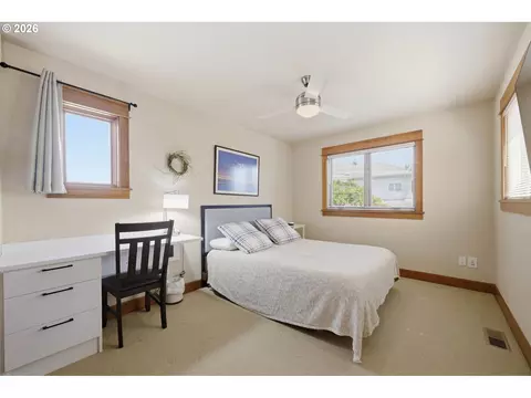 Bedroom - 2909 Lord Byron Pl, Eugene, OR 97408 photo 2 of 4