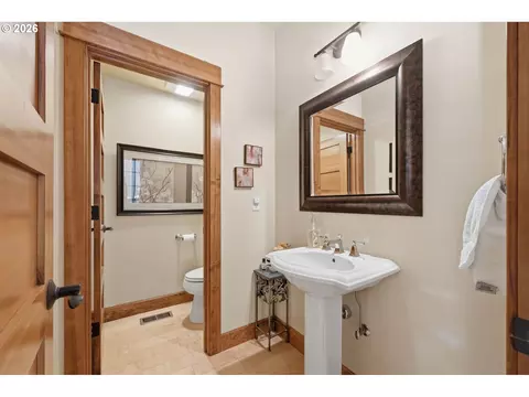 Bath - 2909 Lord Byron Pl, Eugene, OR 97408 photo 1 of 6