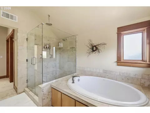 Bath - 2909 Lord Byron Pl, Eugene, OR 97408 photo 5 of 6