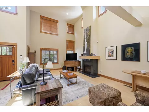 Living - 2909 Lord Byron Pl, Eugene, OR 97408 photo 4 of 5