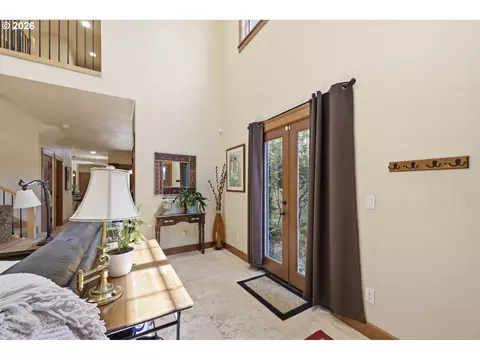 Entry Way - 2909 Lord Byron Pl, Eugene, OR 97408 photo 3 of 7